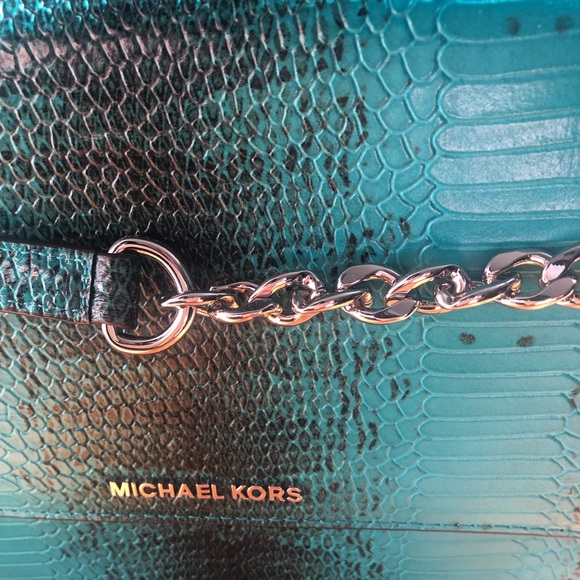 MK crossbody bag in animal print - Picture 2 of 7